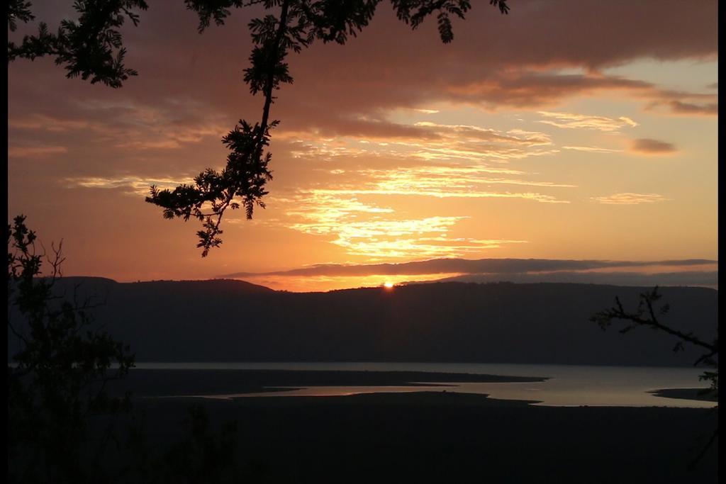 Shayamoya Tiger Fishing And Game Lodge Понгола Екстериор снимка